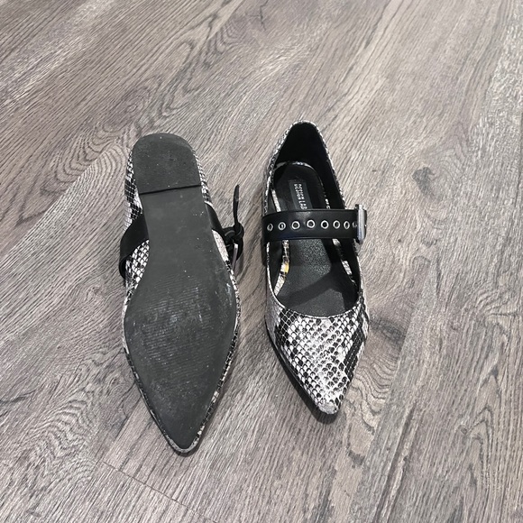 Design Lab Flats - Picture 3 of 3